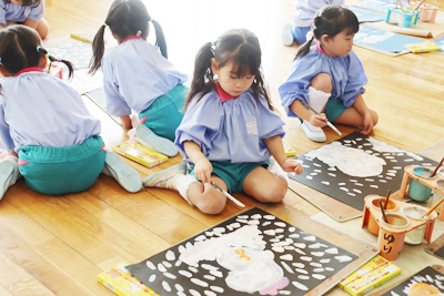 1���̎q�ǂ��B�̗l�q�@