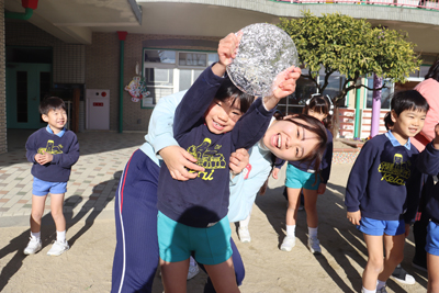 1���̎q�ǂ��B�̗l�q�B